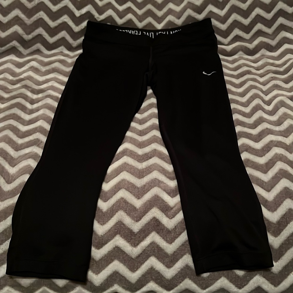 Women’s Dri-Fit Nike crop leggings.